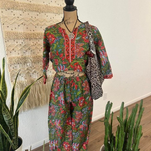 American Vintage Pants - Vintage Olive Green floral paisley two piece cotton set with red accents